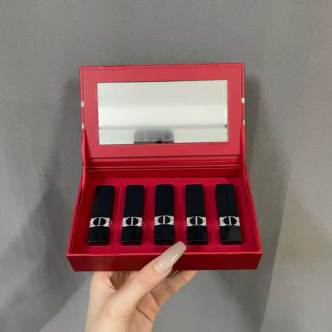 Dior 5 Pcs Mini Lipsticks โ Unveil the Essence of Luxury