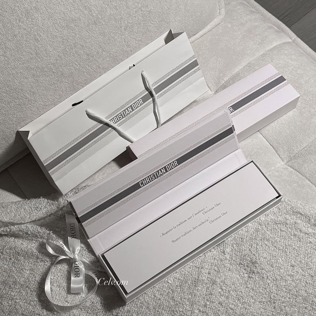 Dior La Collection Privée Fragrance Discovery Set – 10 Miniatures