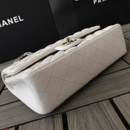 Chanel Timeless Ladies Handbag for the Modern Sophisticate