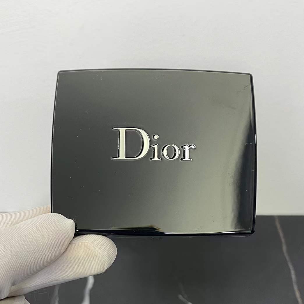 Dior 5-Color Creamy Powder Eyeshadow Palette – Luxurious Hues for Every Eye