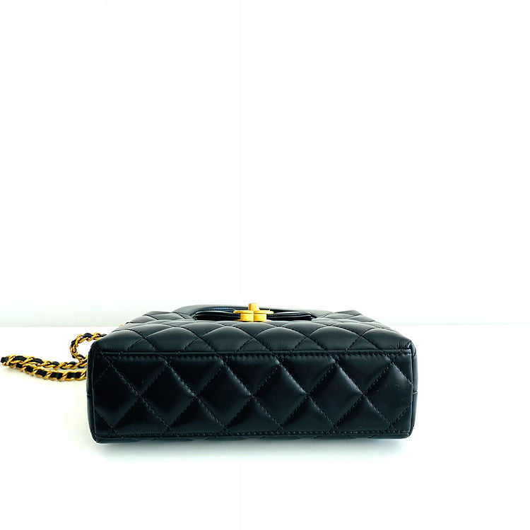 Chanel Elegance - The Ultimate Ladies bag of Timeless Luxury