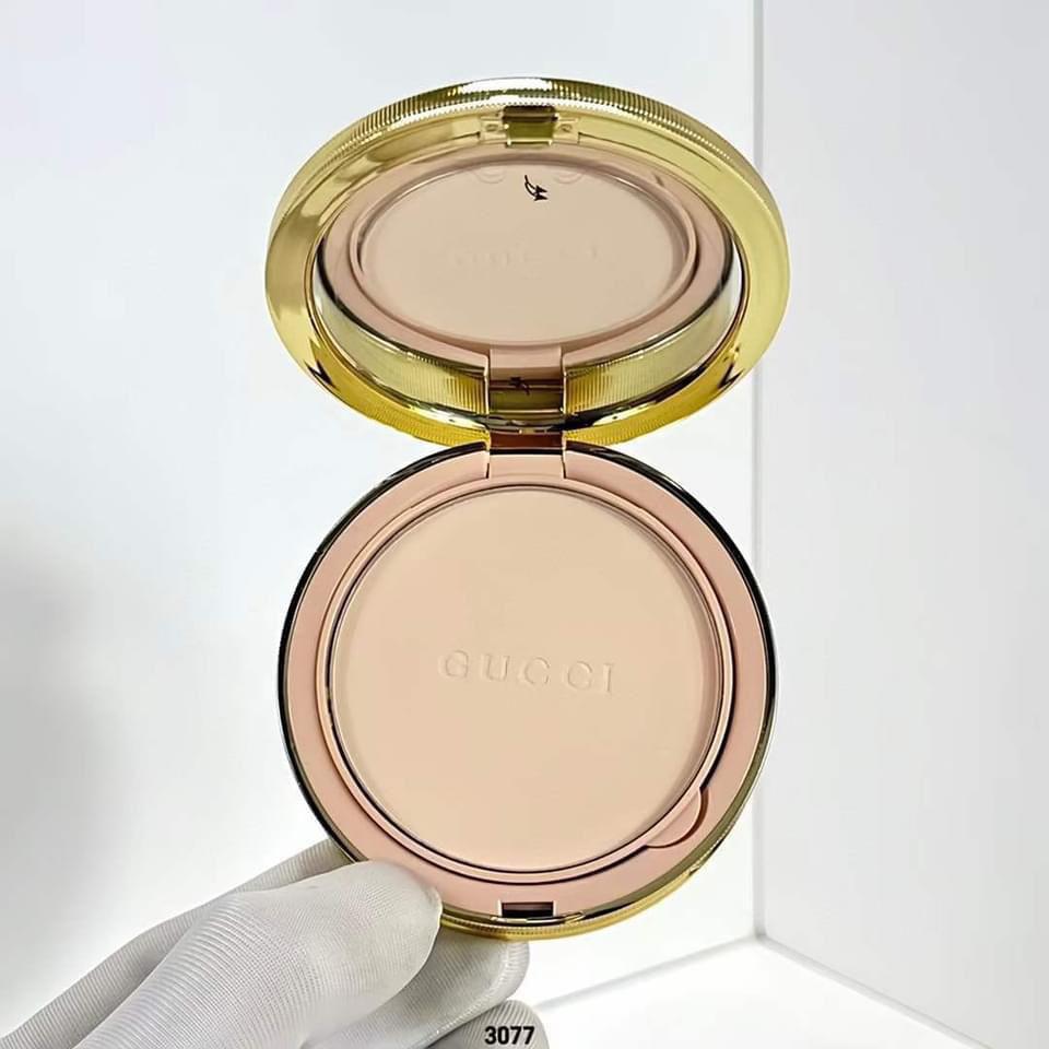 Gucci Face Powder – Luxe Radiance & Silky Perfection in Every Swipe