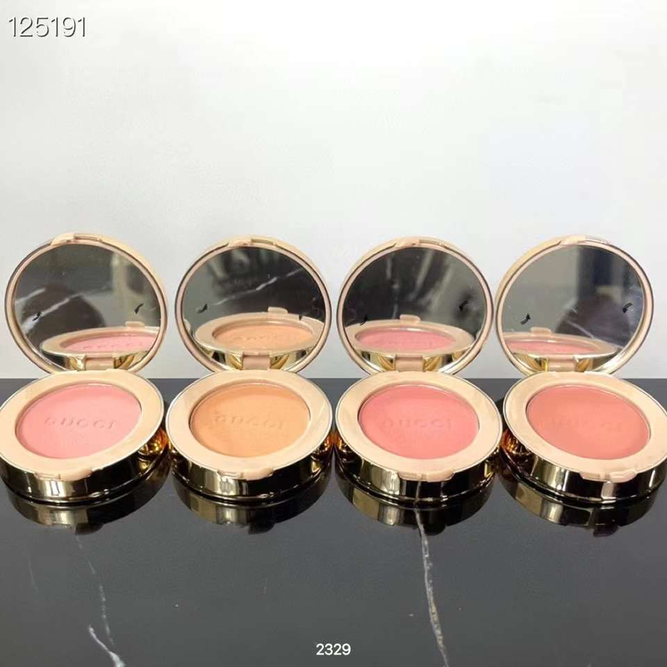 Gucci Blush De Beauté - Radiant Cheeks & Eyes Powder 🌟