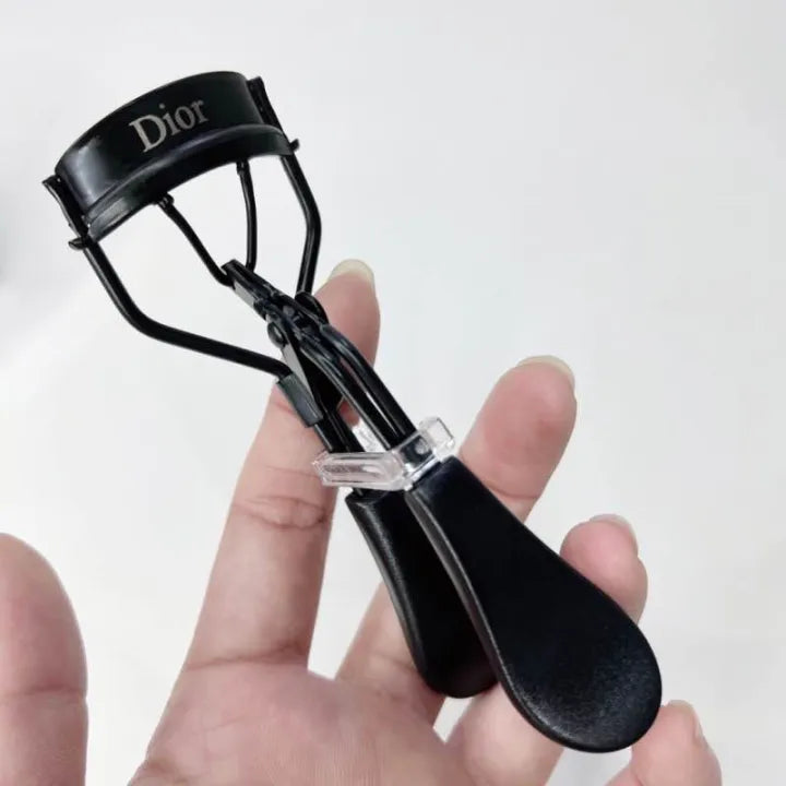 Dior Backstage Eyelash Curler – Precision Beauty Tool