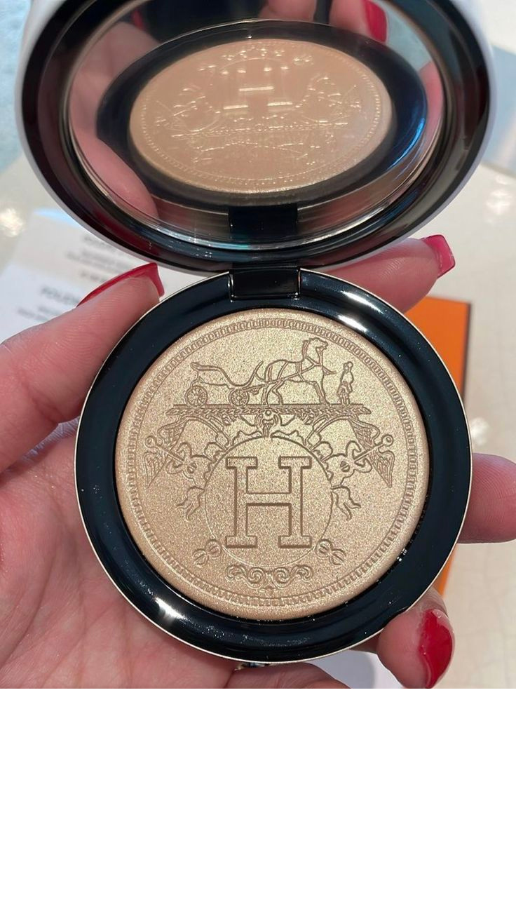 Hermès Face & Eye Illuminating Powder – Illuminate with Elegance