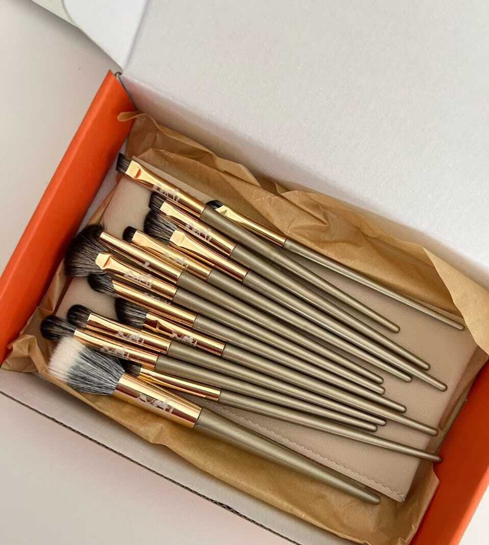 Hermès Essential Brush Set – Luxe Finish