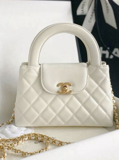 Chanel Elegance - The Ultimate Ladies bag of Timeless Luxury