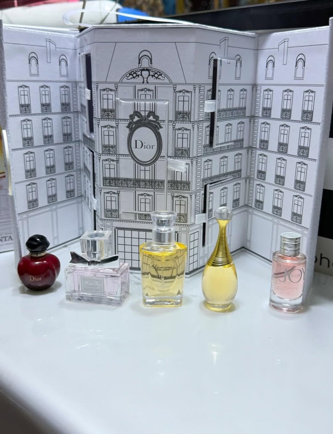 Dior Miniature Fragrance Gift Set – Elegant Collector’s Edition Perfume Coffret